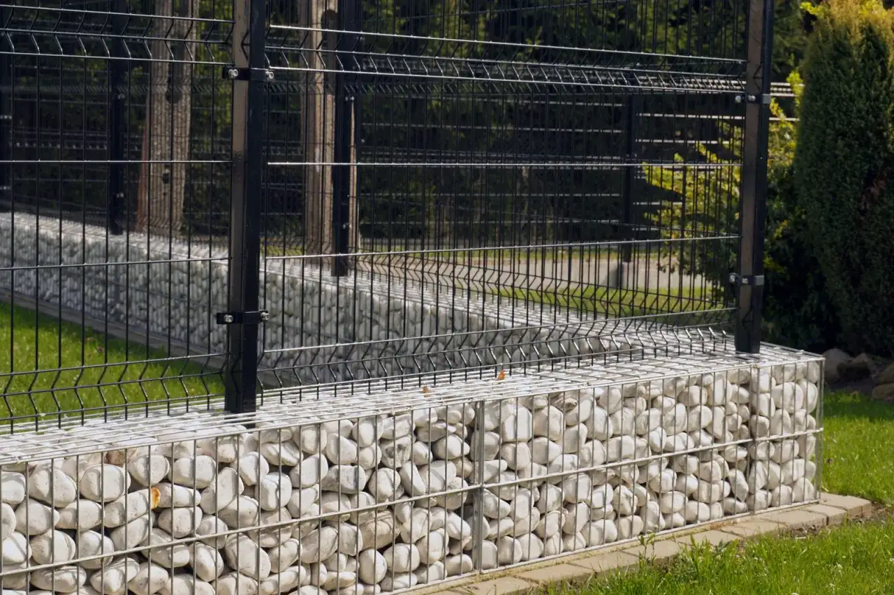 Co zamiast podmurówki pod ogrodzenie? Najlepsze opcje i koszty