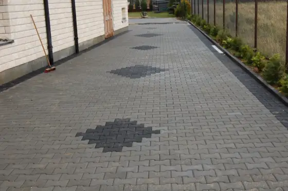 Kostka typu behaton na działce - gdzie sprawdzi się najlepiej?
